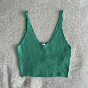 Garage V-neck Ribbed Crop Top
